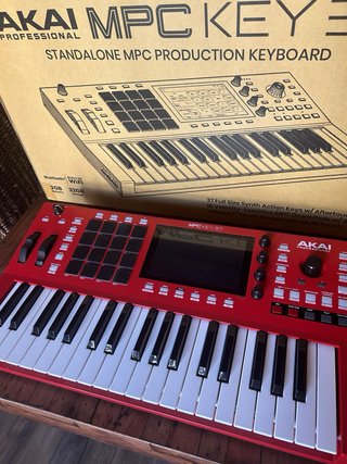 Akai MPC Key 37 - Teclado Producción