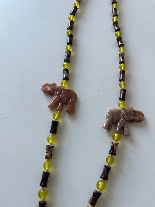 Collana pietre dure con elefanti