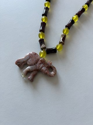 Collana pietre dure con elefanti