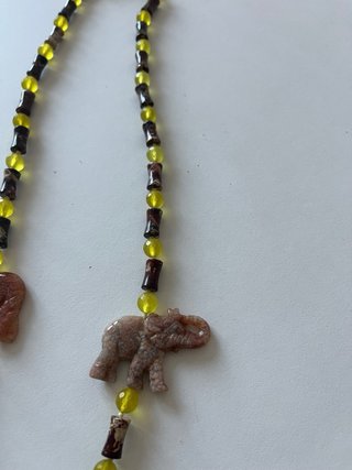 Collana pietre dure con elefanti