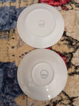 Juego de 2 platos con flores. straffordshire