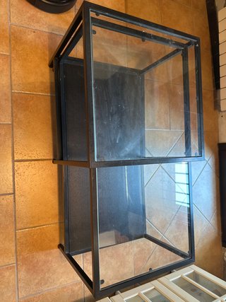 Mesa auxiliar cristal y metal negra