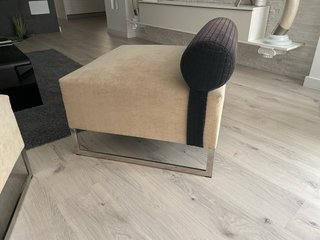 Puff/Asiento Diseño Moderno Beige y Negro