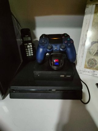 PS4 Slim 1TB Negra + 2 Mandos y Cargador