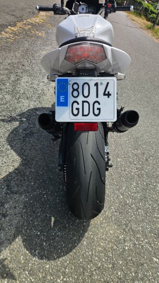 Kawasaki Z1000 Blanca y Roja año 2008