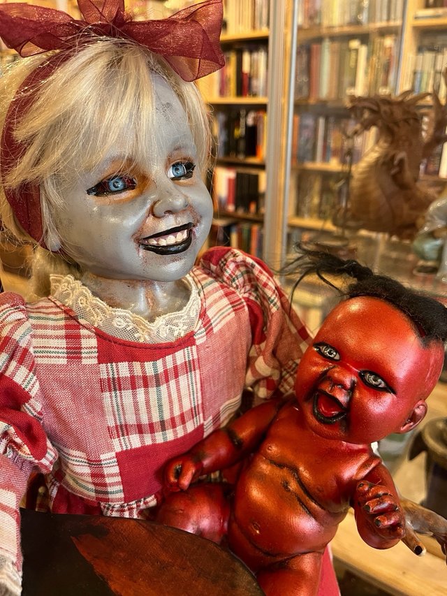 Muñeca artesanal estilo satanica/poseida