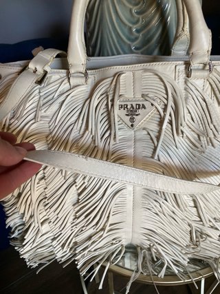 Borsa Prada in pelle bianca con frange