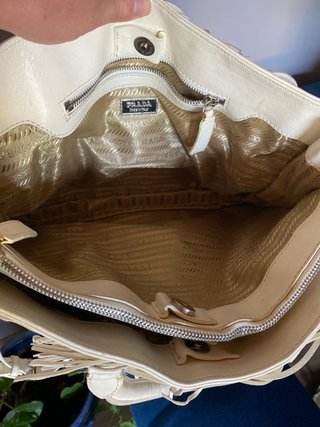 Borsa Prada in pelle bianca con frange