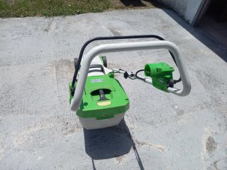 Cortacésped eléctrico verde