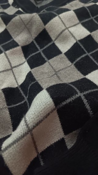 Jersey argyle gris y negro