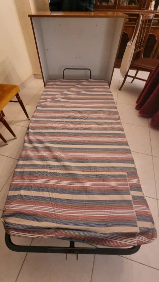 Mueble cama 90cm con ruedas.