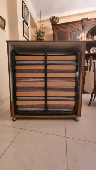 Mueble cama 90cm con ruedas.