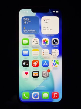 iPhone 13 128GB Product RED