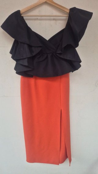 Vestido midi negro y naranja