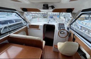 Barco beneteau antares 8
