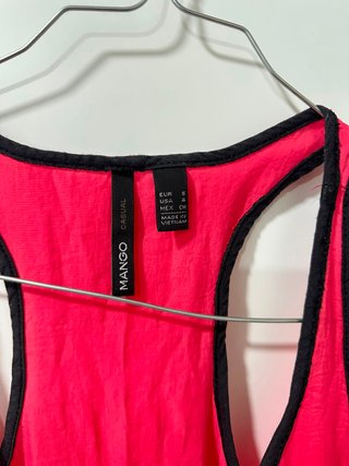 Camiseta Mango rosa con cremallera