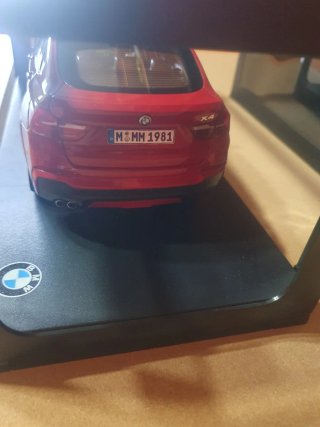 BMW X4 Paragon  scala da 1/18