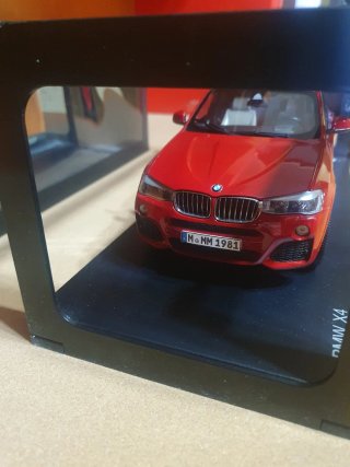 BMW X4 Paragon  scala da 1/18