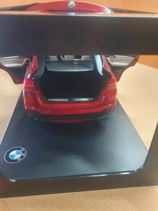 BMW X4 Paragon  scala da 1/18