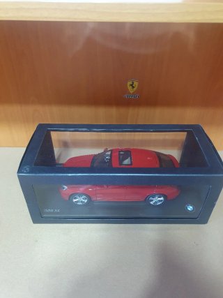 BMW X4 Paragon  scala da 1/18