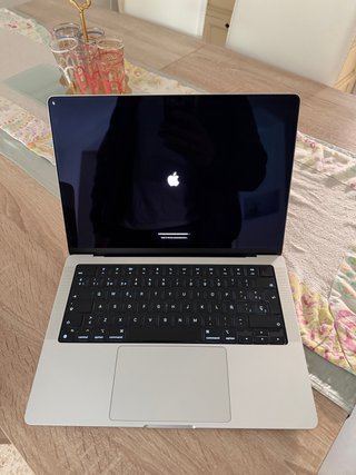 MacBook Pro M4 (base) 1TB 24GB RAM