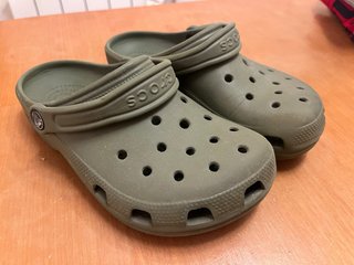 Crocs niño talla 37-38 verde.NO ENVIOS.