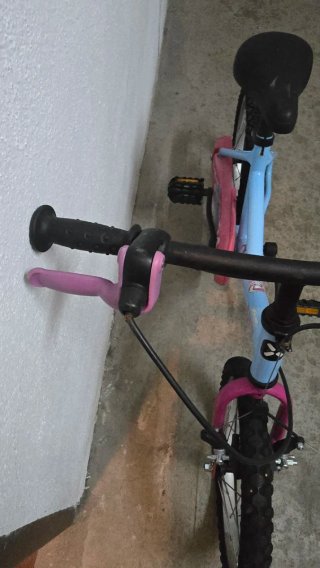 Bicicleta infantil Btwin azul y rosa