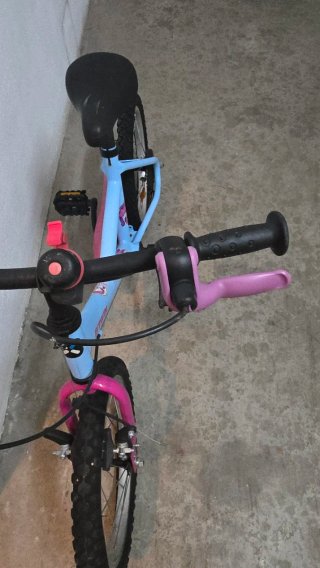 Bicicleta infantil Btwin azul y rosa