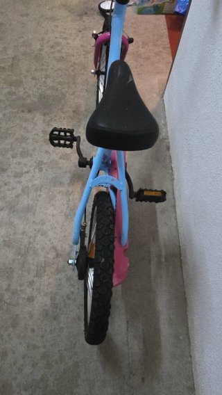 Bicicleta infantil Btwin azul y rosa