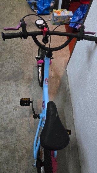 Bicicleta infantil Btwin azul y rosa