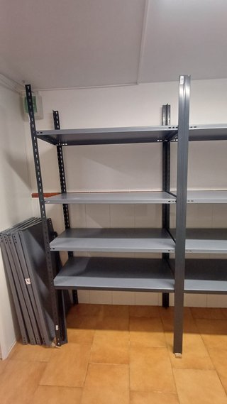 Triple estantería metálica