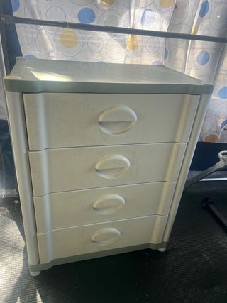 Mueble de plástico con cajones