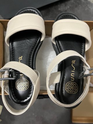 Sandalias Unisa Beige y Negro Talla 37
