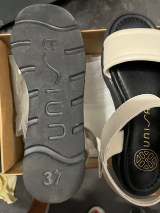 Sandalias Unisa Beige y Negro Talla 37