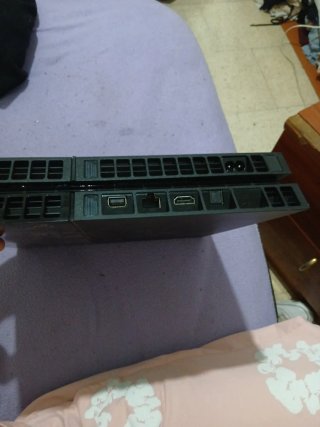 PS4 Negra con Mando y con todos los cables