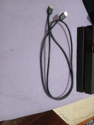 PS4 Negra con Mando y con todos los cables