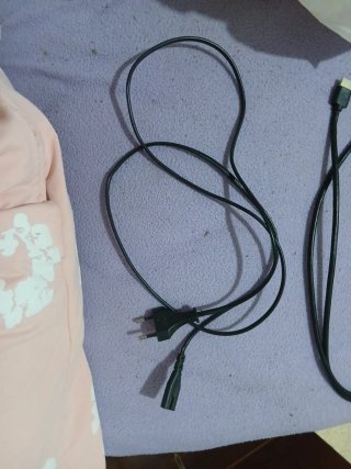 PS4 Negra con Mando y con todos los cables