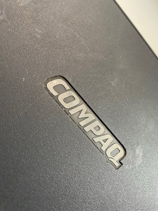 Portatile Compaq Presario vintage da riparare