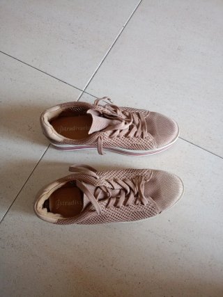 Zapatos Beige y Rojo