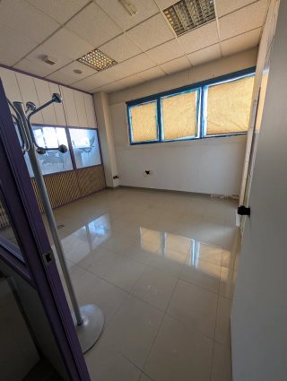 Alquiler nave industrial con vivienda .