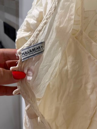 Vestido beige Pull and Bear bordado