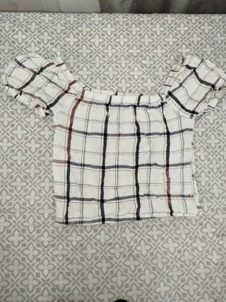Blusa de manga corta con estampado de cuadros