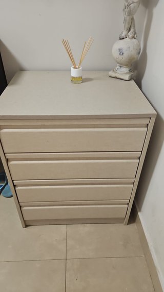 Cómoda beige 4 cajones