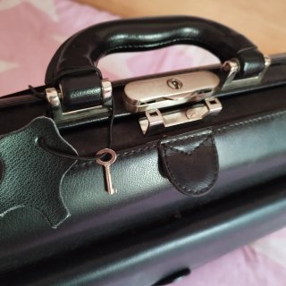 Maletín vintage cuero negro Katana