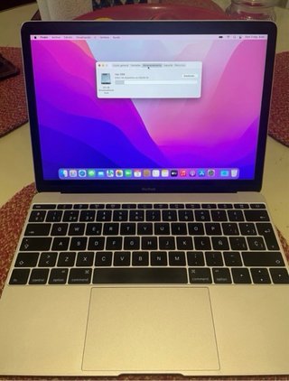 Portátil MacBook de 12 pulgadas con acabado en gri