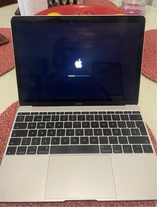 Portátil MacBook de 12 pulgadas con acabado en gri