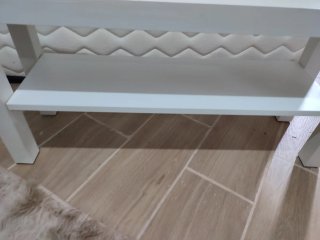 Mesita de entrada / habitación blanca