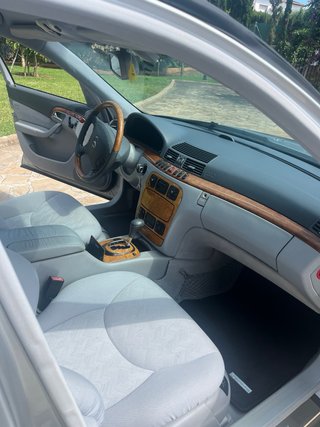 Mercedes-Benz 320 2002
