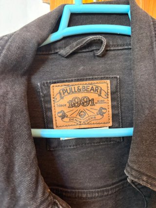 Cazadora vaquera Pull&Bear negra