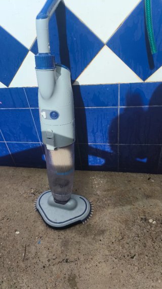 Aspirador barredor de piscina